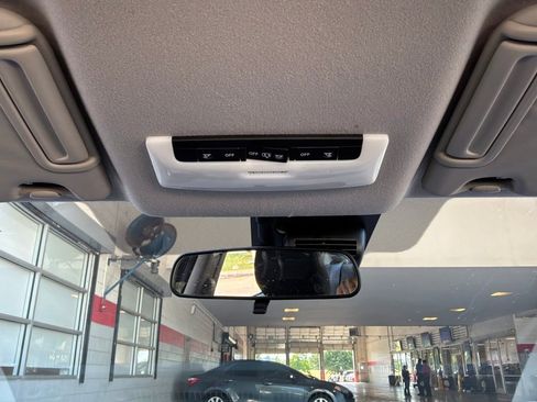 Used 2025 Nissan Versa SV FWD image 15
