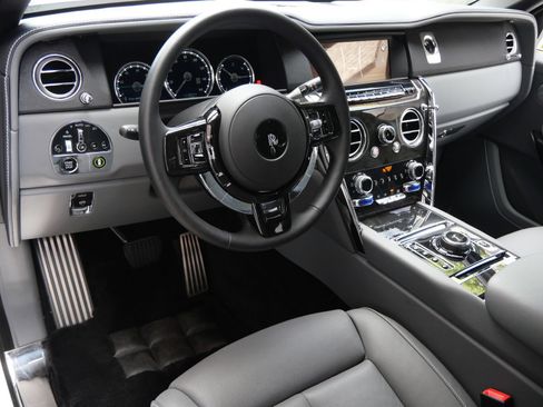 Used 2024 Rolls-Royce Cullinan w/ Cullinan Package AWD/4WD image 23