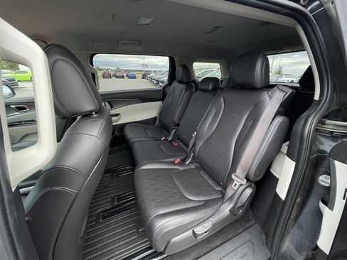 Certified 2023 Kia Carnival LX image 25