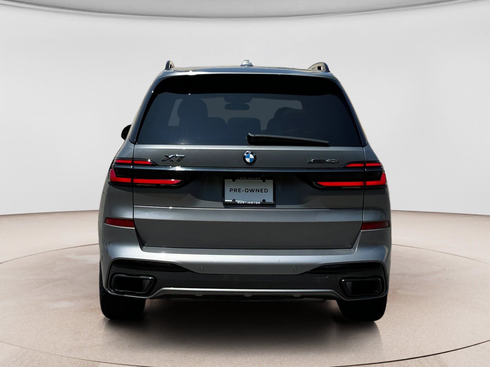 Used 2024 BMW X7 xDrive40i w/ M Sport Package AWD/4WD image 4