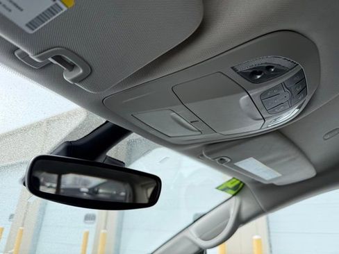 Used 2024 Chrysler Pacifica Touring-L image 33