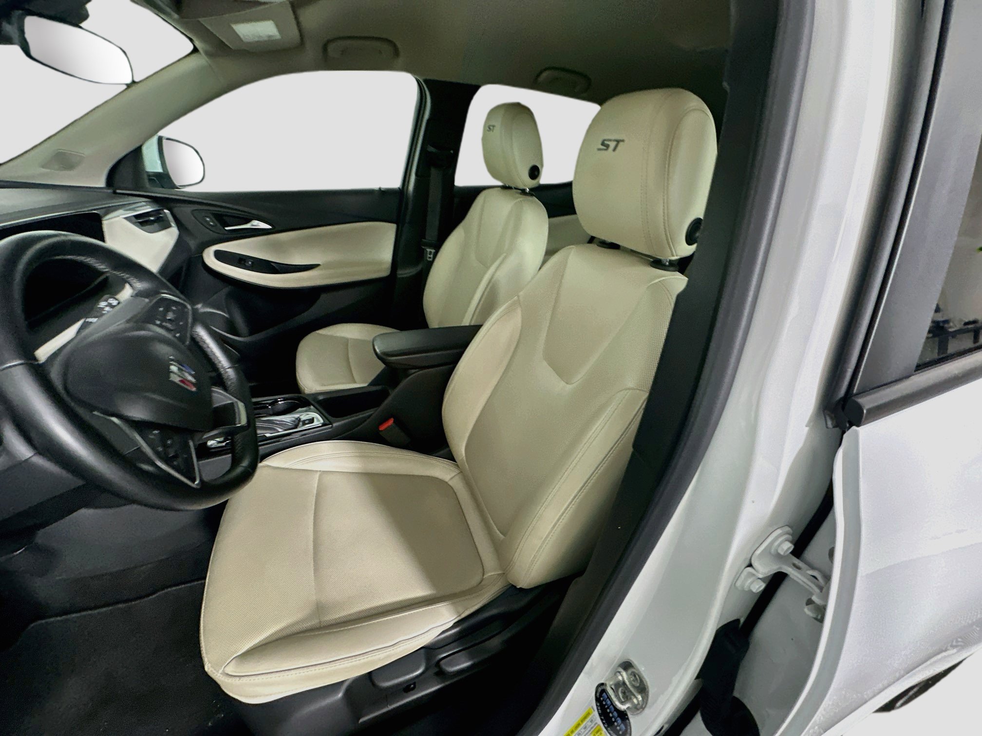 Used 2024 Buick Encore GX Sport Touring FWD image 13