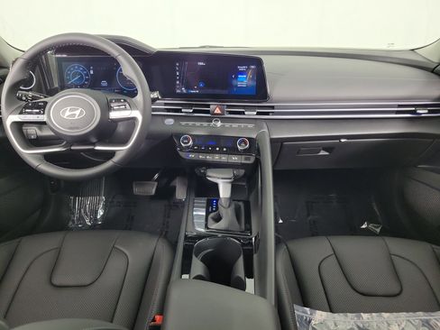 New 2025 Hyundai Elantra Limited image 4