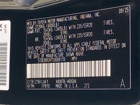 Certified 2025 Toyota Highlander Platinum image 34