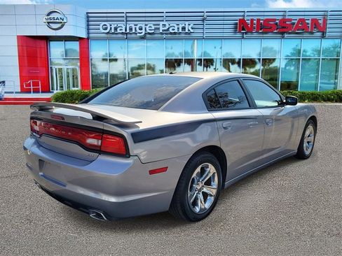 Used 2014 Dodge Charger SXT Plus image 2