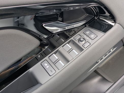New 2026 Land Rover Range Rover Evoque S image 12