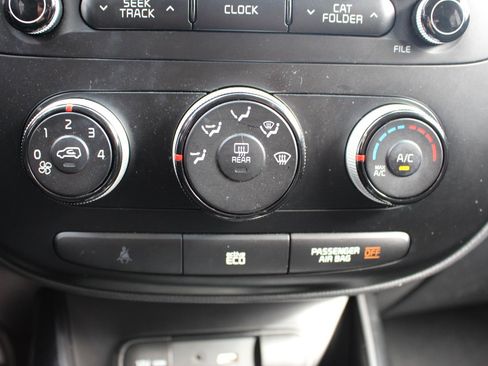 Used 2016 Kia Soul + image 23