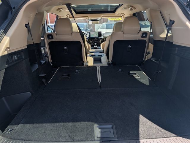 Used 2025 Acura MDX w/ Technology Package FWD image 17