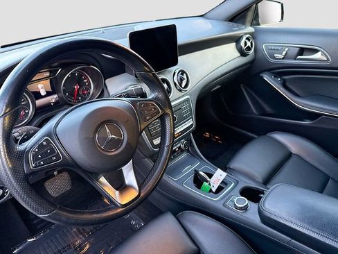 Used 2019 Mercedes-Benz GLA 250 4MATIC image 9