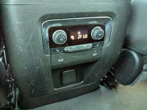 Used 2023 Chevrolet Suburban Premier image 16