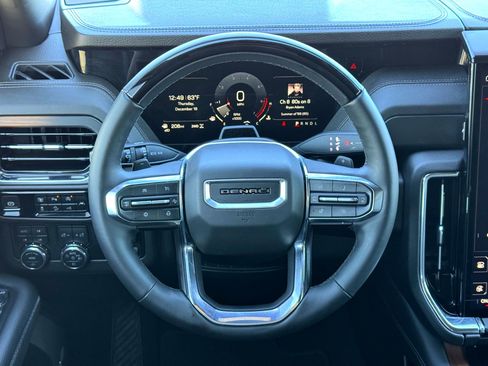 Used 2025 GMC Yukon XL Denali w/ Denali Reserve Package image 27