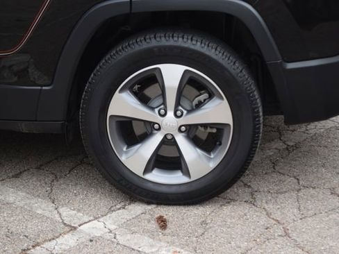 Used 2022 Jeep Cherokee Limited AWD/4WD image 30