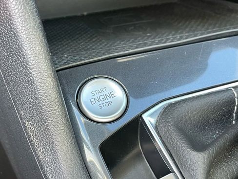 Used 2022 Volkswagen Tiguan SE w/ Panoramic Sunroof Package image 21