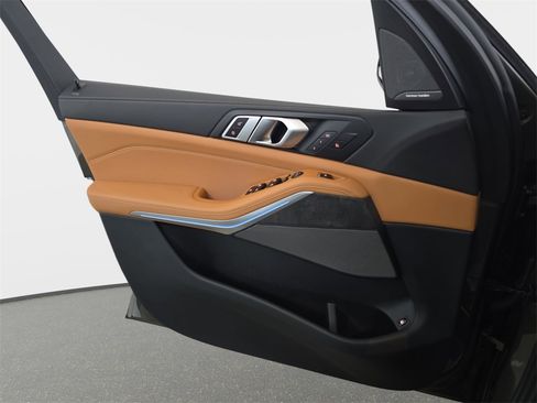 Used 2025 BMW X5 xDrive50e w/ M Sport Package image 29