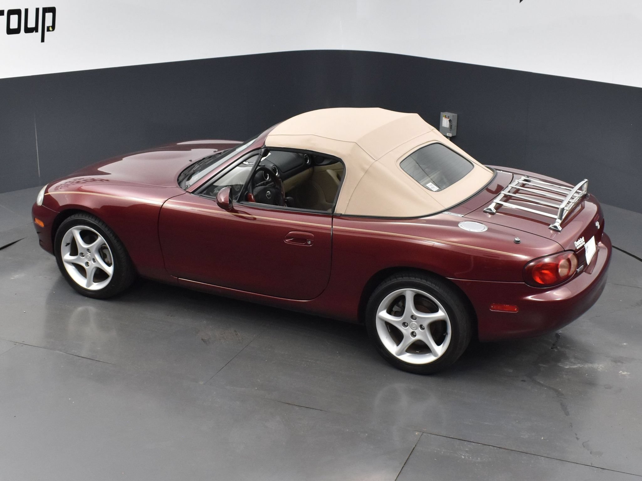 Used 2003 MAZDA MX-5 Miata RWD image 11