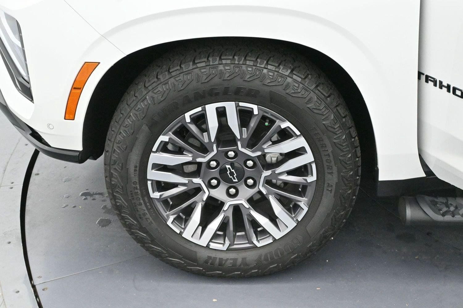 Used 2025 Chevrolet Tahoe Z71 w/ Z71 Off-Road Package AWD/4WD image 32