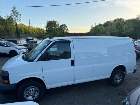 Used 2019 Chevrolet Express 2500 w/ Driver Convenience Package RWD image 4