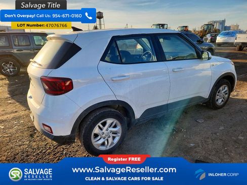 Used 2022 Hyundai Venue SE image 4