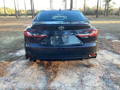 Used 2025 Toyota Camry SE image 4