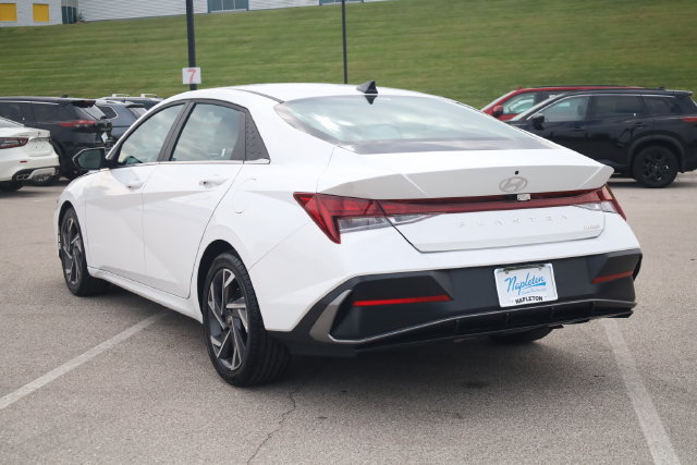 Used 2025 Hyundai Elantra Limited FWD image 5