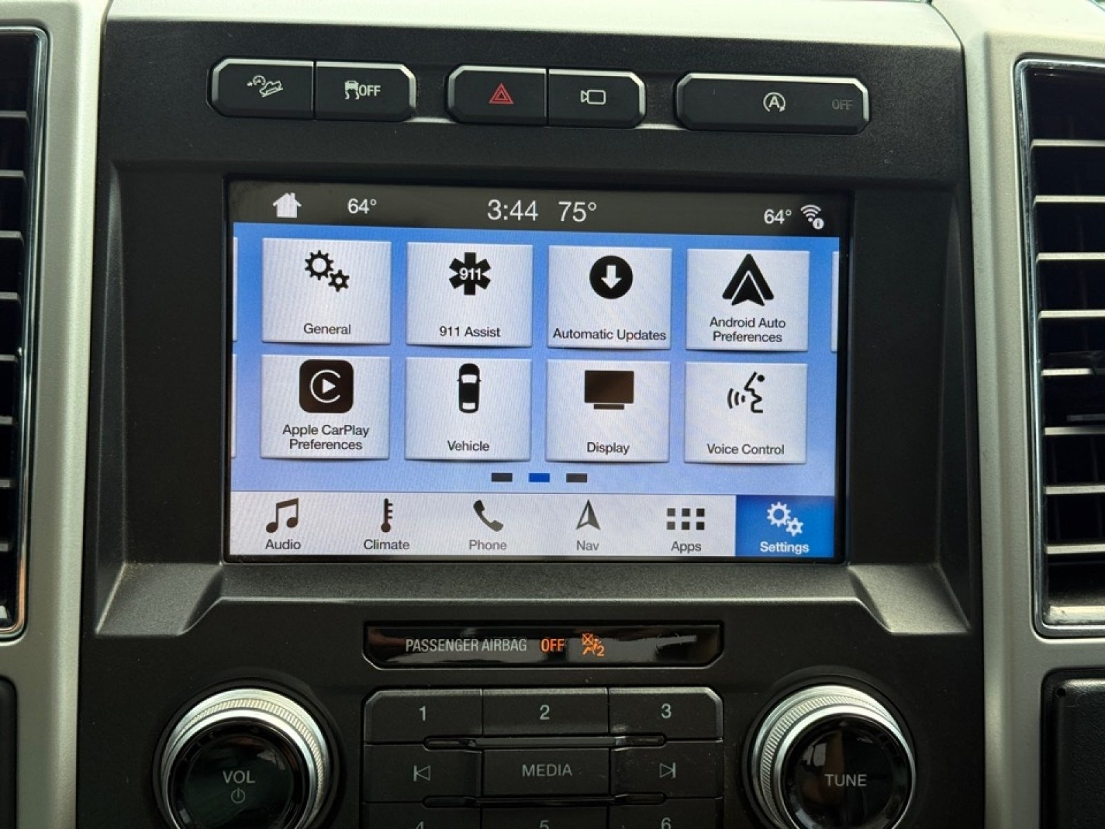 Used 2019 Ford F150 Lariat w/ Equipment Group 502A Luxury AWD/4WD image 17
