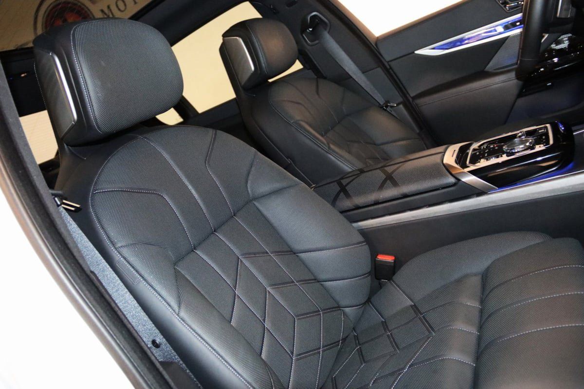 Used 2023 BMW 760i xDrive AWD/4WD image 70