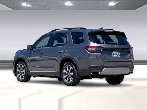 Used 2025 Honda Pilot Touring image 3