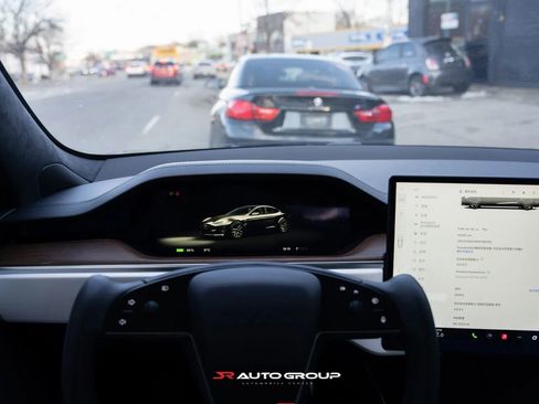 Used 2022 Tesla Model S image 11