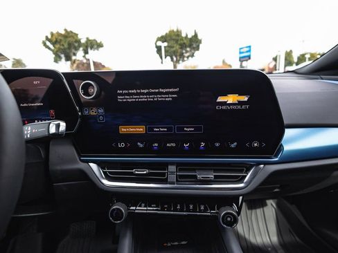 New 2026 Chevrolet Equinox EV LT image 16