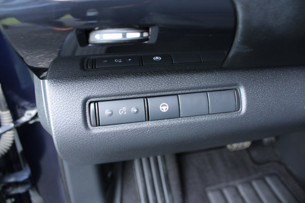 Used 2022 Nissan Pathfinder SV AWD/4WD image 34