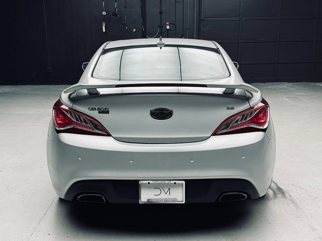 Used 2016 Hyundai Genesis Coupe 3.8 RWD image 5