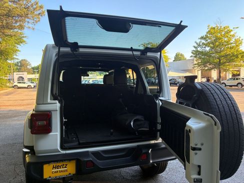 Used 2025 Jeep Wrangler Unlimited Sahara AWD/4WD image 34