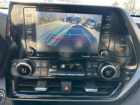 Certified 2022 Toyota Highlander XLE image 33