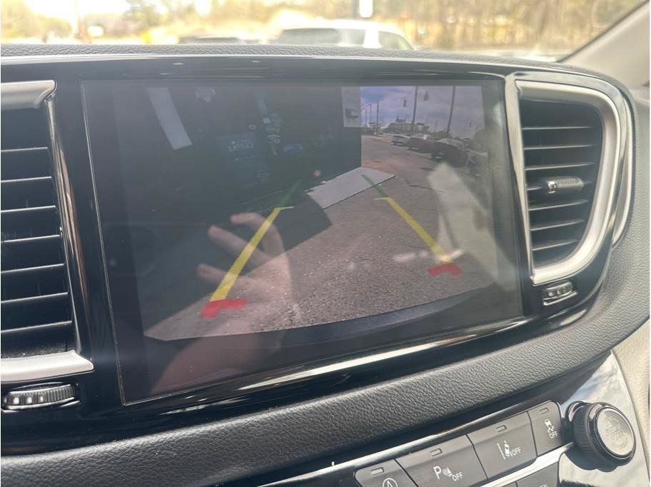 Used 2022 Chrysler Pacifica Touring-L FWD image 16