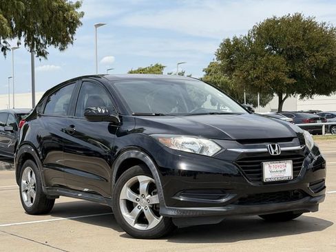 Used 2018 Honda HR-V LX image 2
