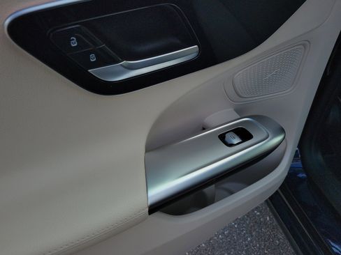 Used 2023 Mercedes-Benz C 300 Sedan w/ Exclusive Trim Package image 12