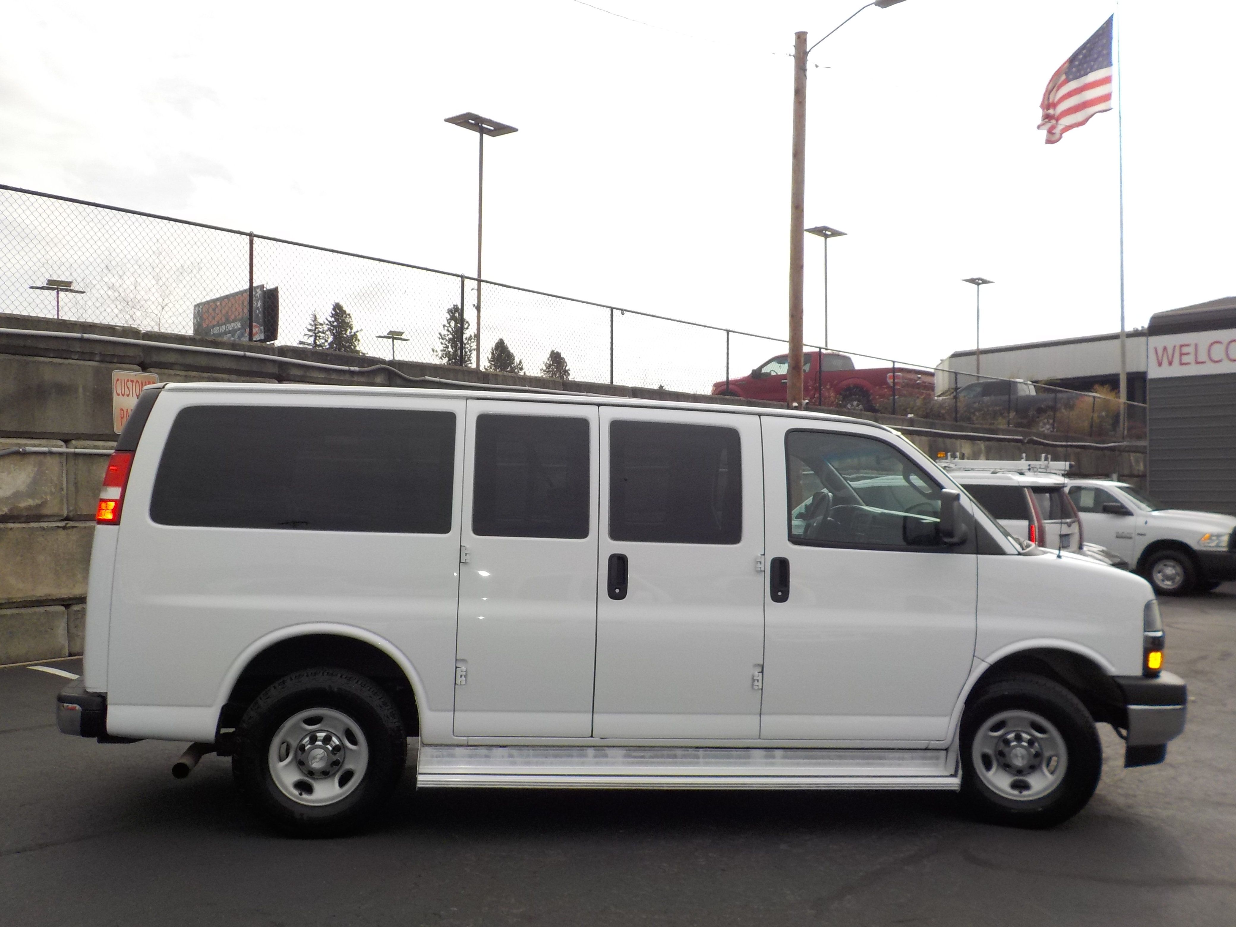 Used 2017 Chevrolet Express 3500 LT w/ LT Preferred Equipment Group RWD image 6