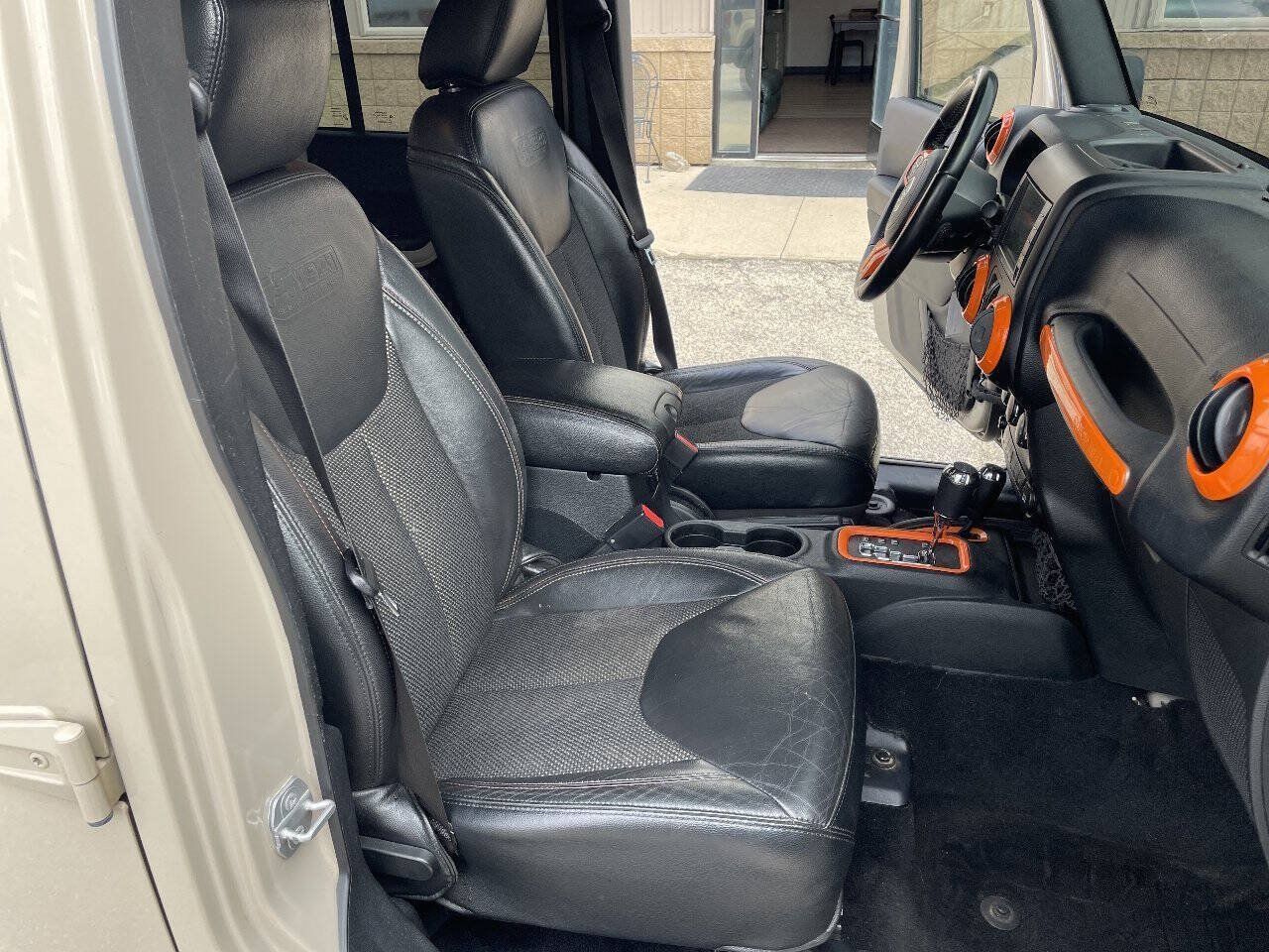 Used 2016 Jeep Wrangler Unlimited Sahara AWD/4WD image 31