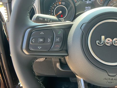 New 2025 Jeep Gladiator Sport image 23