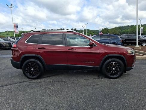 Used 2019 Jeep Cherokee Latitude Plus w/ Cold Weather Group AWD/4WD image 9