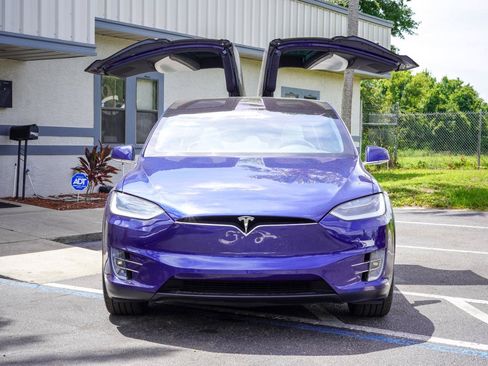 Used 2018 Tesla Model X 75D AWD/4WD image 2
