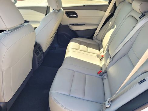 Used 2024 Nissan Rogue SL w/ SL Premium Package image 7