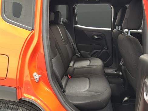 Used 2021 Jeep Renegade Latitude AWD/4WD image 24