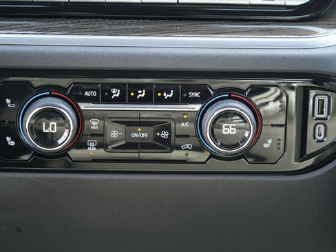 Used 2022 Chevrolet Silverado 1500 LT AWD/4WD image 18