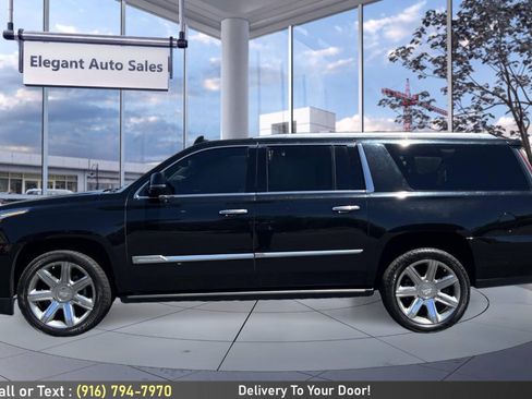 Used 2017 Cadillac Escalade ESV Premium Luxury AWD/4WD image 8