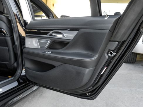 Used 2016 BMW 750i xDrive image 53