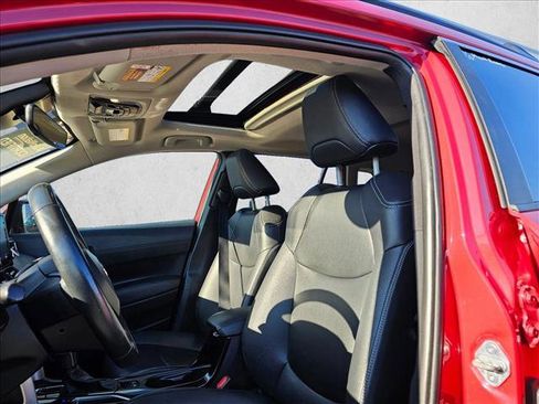 Used 2022 Toyota Corolla Cross XLE image 18