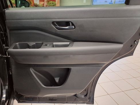 Used 2025 Nissan Pathfinder SV AWD/4WD image 12