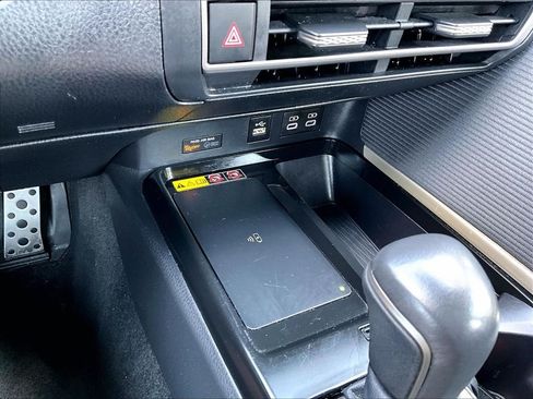 Used 2025 Toyota Camry SE FWD image 27