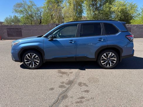 Used 2025 Subaru Forester Touring w/ Popular Package - Touring AWD/4WD image 8